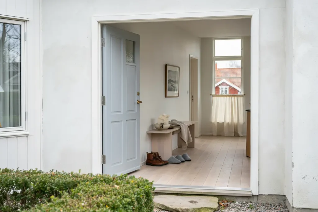 tillbyggnad av entr och hall p villa i gustavsberg